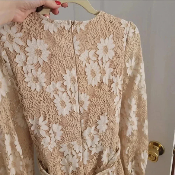 Cute nude color lace dress - Picture 5 of 5